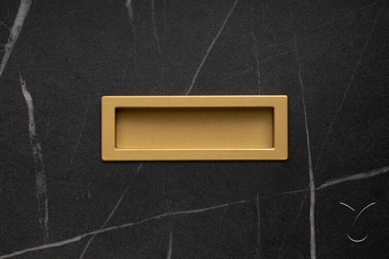 Úchytka Misura 96 zápustná zlatá matná